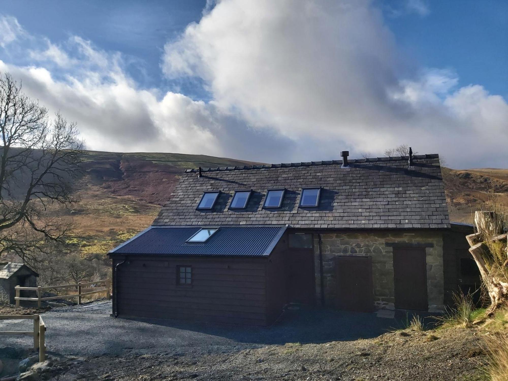 Cwm Clyd Longhouse Holiday home Llanwrthwl